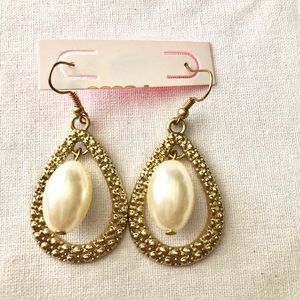 Vintage faux pearl dainty teardrop earrings